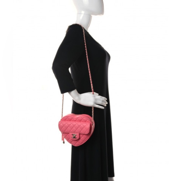 CHANEL HEART BAG - Picture 2 of 6